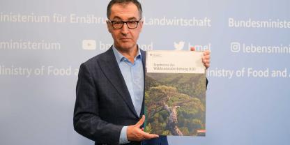 Özdemir stellt den Waldzustandsbericht 2023 vor