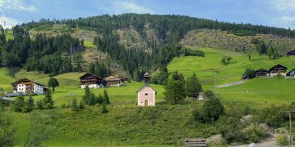 Landwirtschaft in Tirol (Symbolbild): Den Bauern dort sind Spekulanten aus dem Ausland zunehemnd ein Dorn im Auge.
