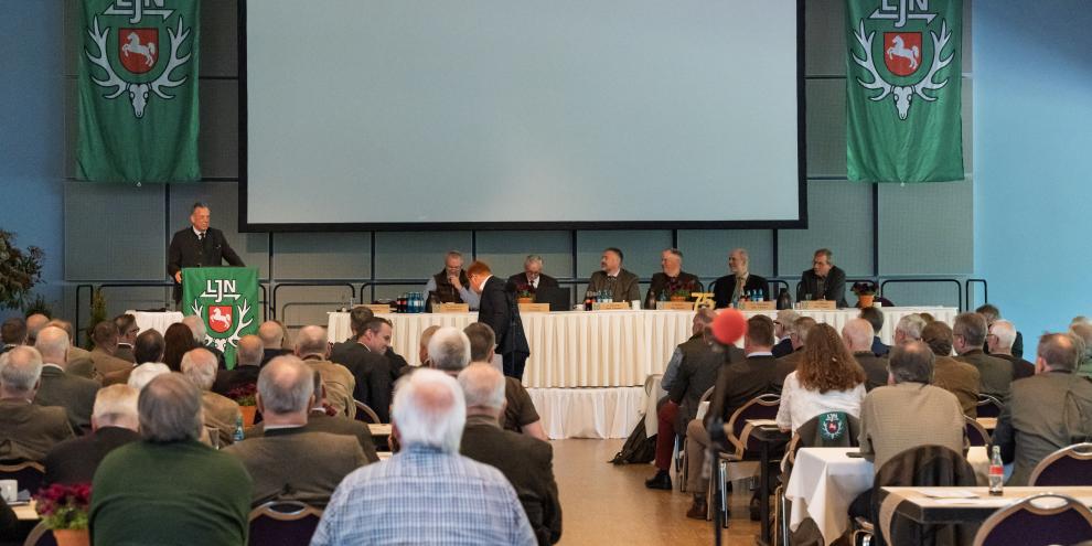 LJN-Präsident Helmut Dammann-Tamke begrüßt die rund 200 Teilnehmer der heutigen Mitgliederversammlung in Oldenburg.