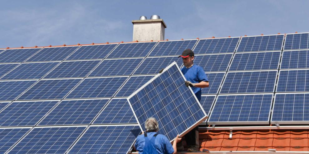 Solaranlage-Dach-AdobeStock_25517593