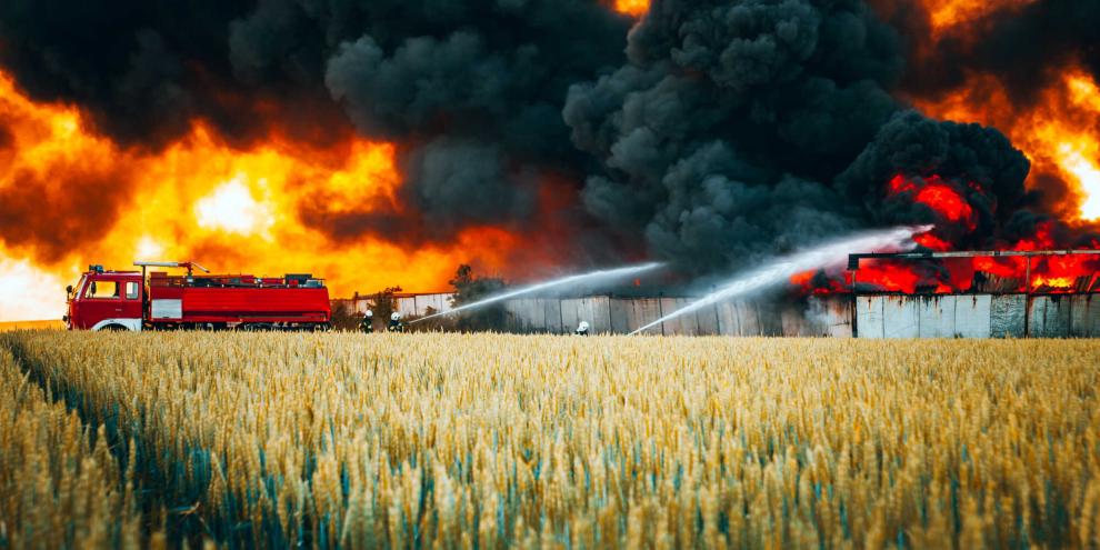 Feuer-Bauernhof_AdobeStock_208770018