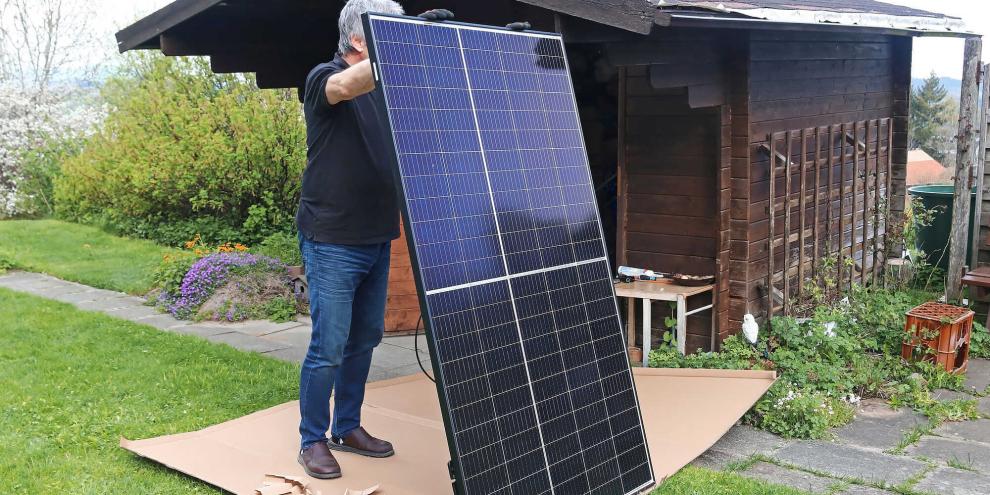 Solaranlagen und Balkonkraftwerke: Was ist im Kleingarten erlaubt?