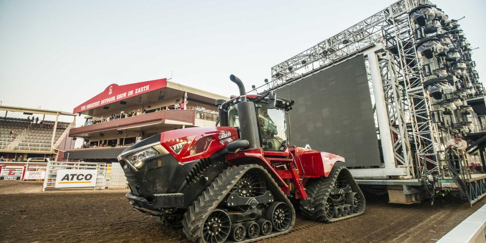 case-ih-quadtrac-buehne-calgary-stampede (1)
