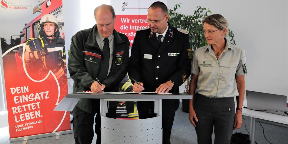 Landesforstpräsident Utz Hempfling, Gunnar Ullmann, Präsident des Sächsischen Landesfeuerwehrverbandes und Katrin Müller, Abteilungsleiterin Sachsenforst - Obere Forst- und Jagdbehörde, Naturschutz im Wald (v.l.n.r.)
