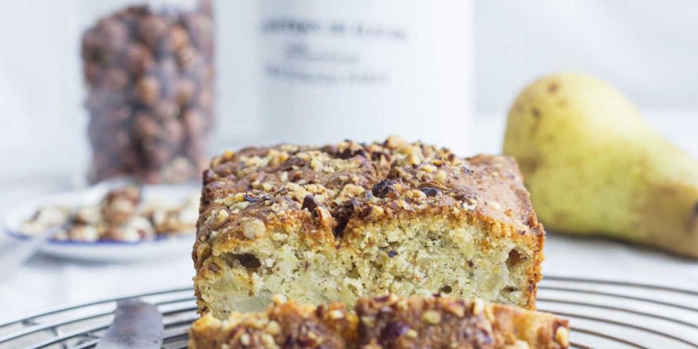 Kartoffelkuchen mit Birnen, Schokolade und Haselnüssen