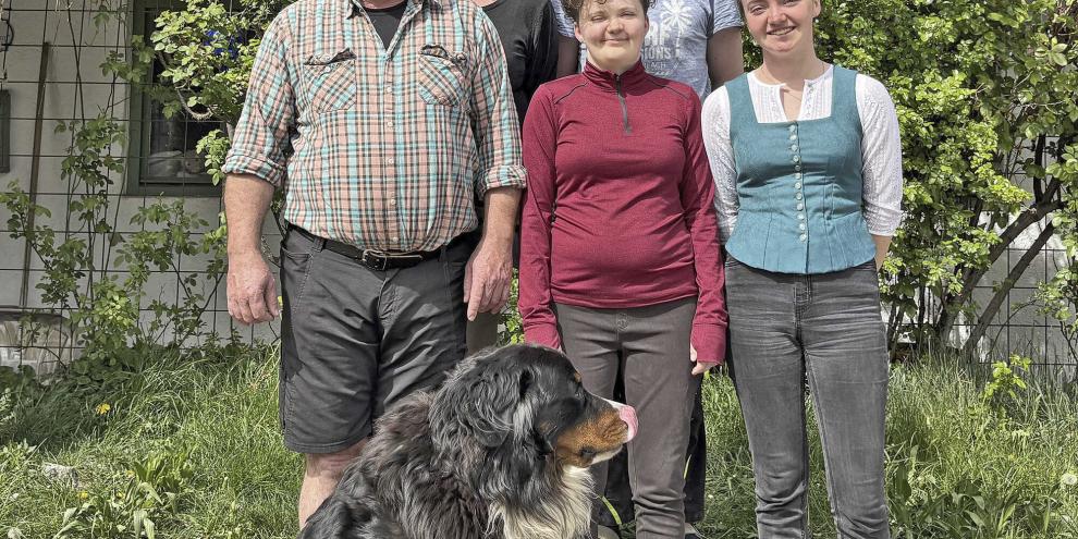 Felix und Peggy von Stackelberg ziehen gemeinsam mit ihren drei Kindern und dem Hund von Bayern nach Thüringen.