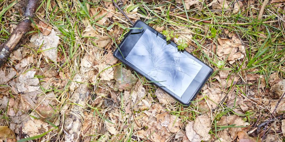 Ein heruntergefallenes Smartphone löste in Niedersachsen eine Suchaktion nach einem Jäger aus (Symbolbild).