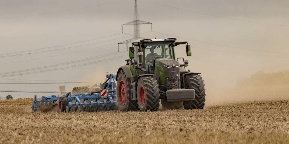 Der Fendt 800 Vario ist zurück! Motor, Getriebe, Kabine und Bedienung sind komplett neu – mit seinem Vorgänger hat er fast nichts mehr gemeinsam.