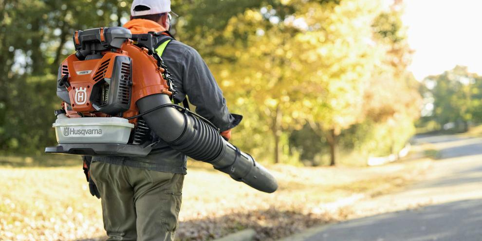 Husqvarna stellt den neuen Laubbläser 590 BTS vor.