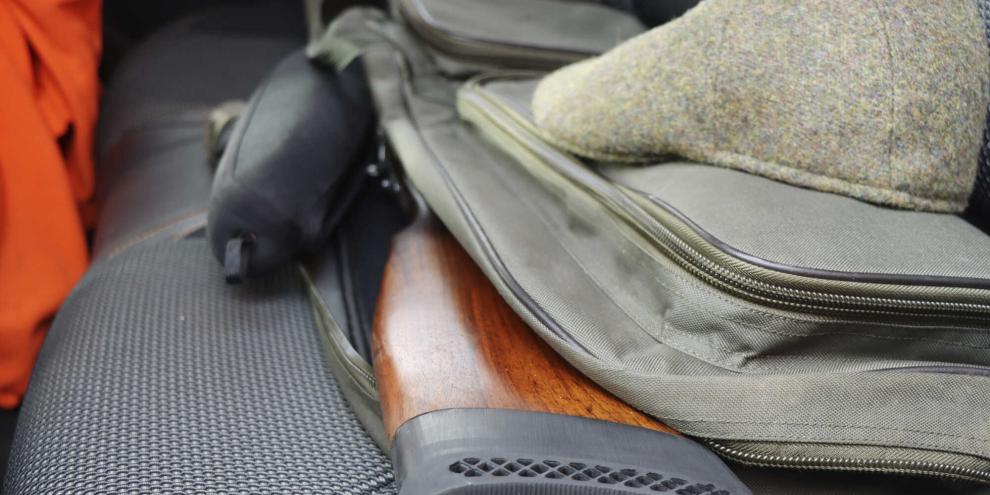 Bei einer Polizeikontrolle an der bayerisch-tschechischen Grenze fielen mehrere Jäger auf.