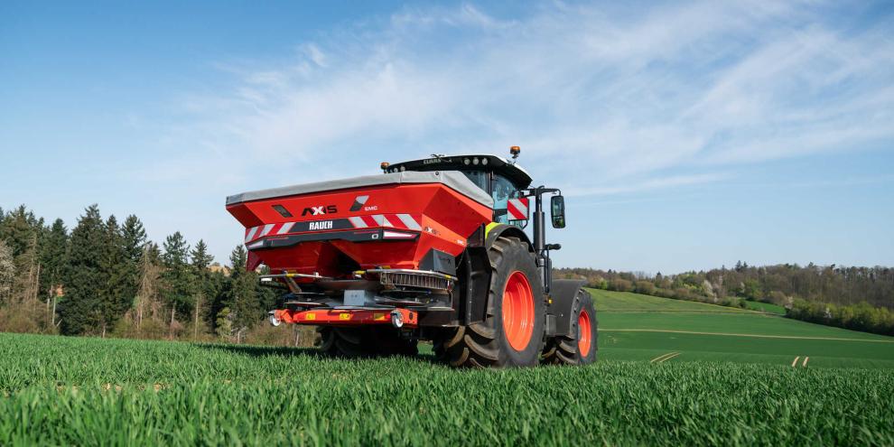 Mit dem VarioSmart-Antrieb von Rauch können Landwirte die Streuscheiben des Düngerstreuers exakt steuern, ganz ohne Hydraulik.