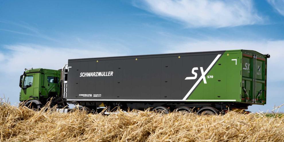 Mit dem neuen Aluminium-Großraum-Muldenkipper SX von Schwarzmüller ergänzt Krone sein Sortiment.