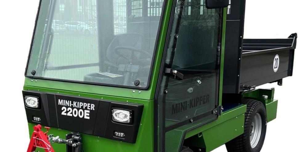 Mit dem Mini-Kipper ergänzt Foras sein Portfolio in Garten-, Forst- und Kommunaltechnik.