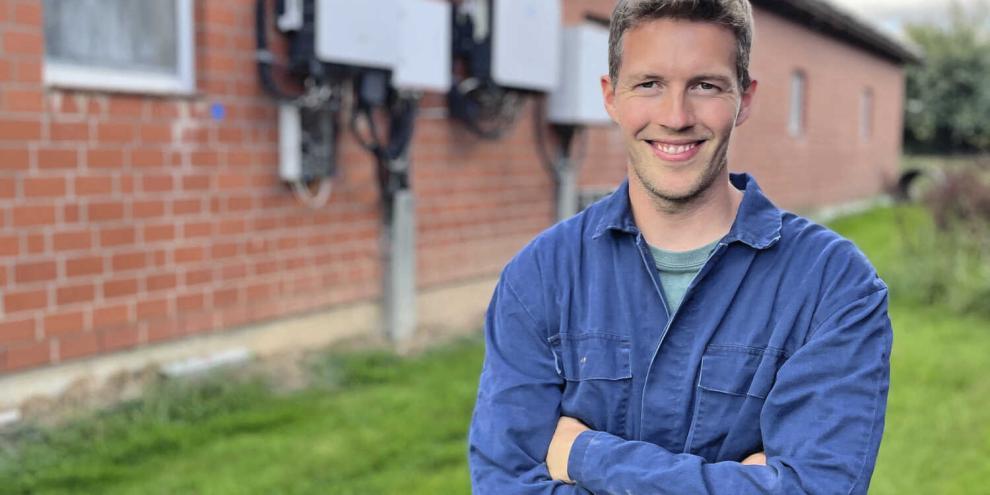 Landwirt Frank Beutner mästet Schweine und Hähnchen. Einen weiteren Betriebszweig bilden inzwischen die Photovoltaikanlagen mit Batteriespeicher.