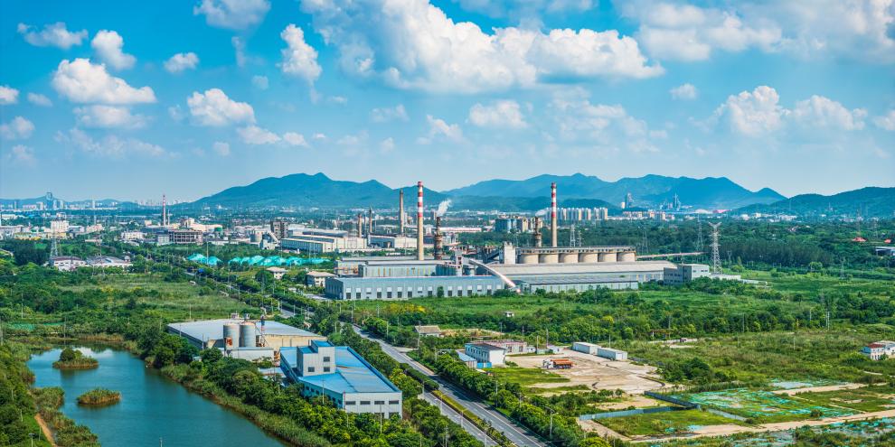 Je weniger CO2 ausgestoßen wird, desto weniger müssen die globalen Wälder zusätzlich binden.