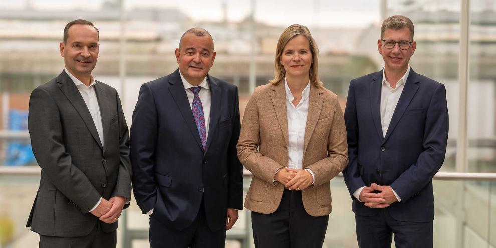 Die neue Geschäftsführung von Lemken mit Gesellschafterin Nicola Lemken: Klaus Kuhl (von links), Geschäftsführer Finanzen (CFO), Anthony van der Ley, CEO und  Sprecher der Geschäftsführung, und Dr. Thomas Lange-Stalinski, Geschäftsführer Technik (CTO).