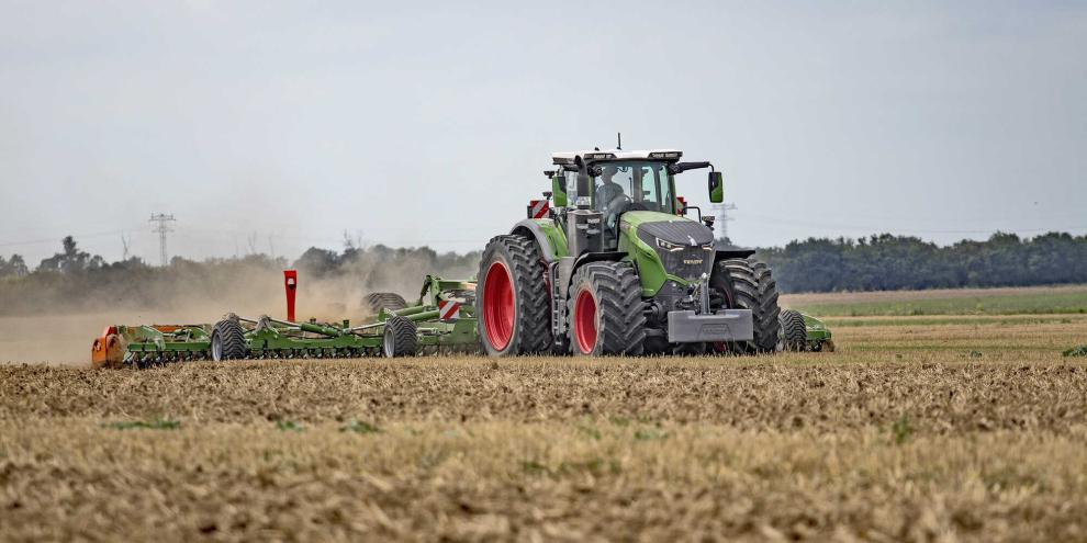 Ein Vorteil von VarioDrive? Es erübrigt sich, über Fahrbereiche oder Allrad nachzudenken – der Fahrer merkt nichts von der komplexen Technik, die einen verspannungsfreien Allrad und entspanntes Arbeiten garantiert.