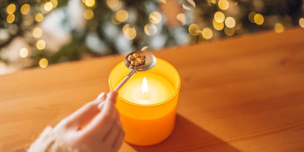 Was früher Bleigießen war, ist heute Wachsgießen.