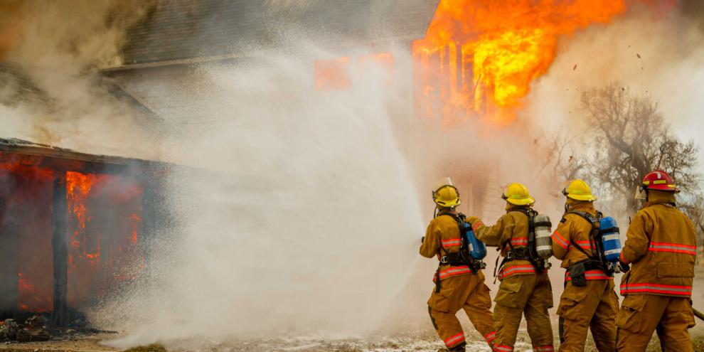 Haus-brennt-AdobeStock_645121217