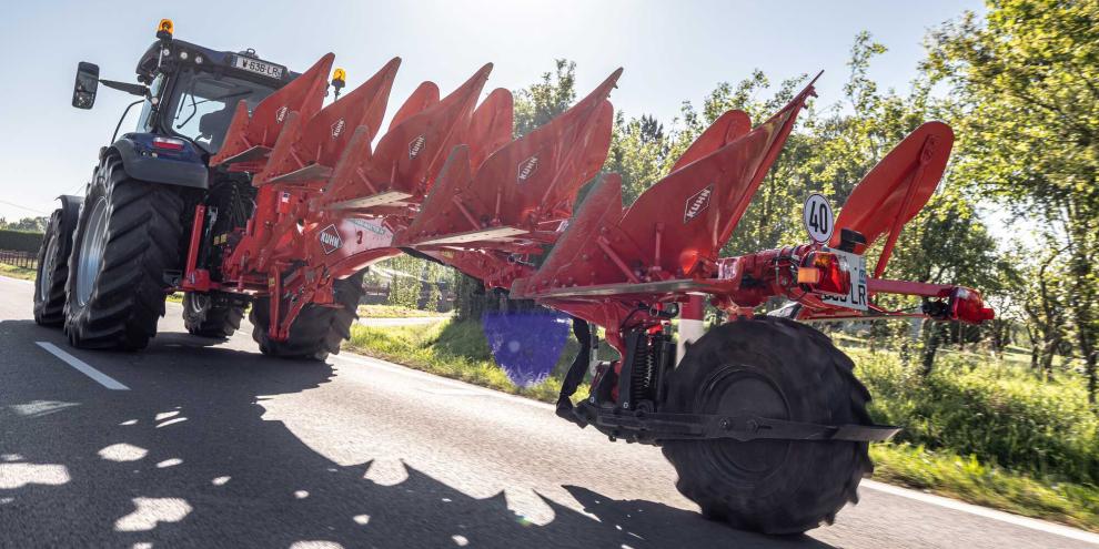 Der Kuhn Master M in Aktion – nicht im Acker, sondern auf der Straße,