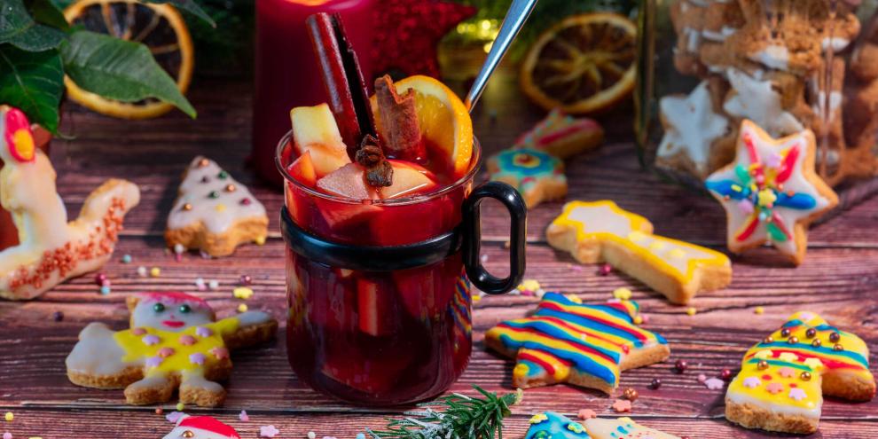 Die Weihnachtszeit ist für Kinder besonders toll und magisch. Plätzchen, Geschenke, Geheimnisse und Kinderpunsch.