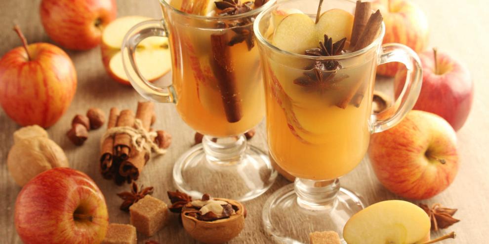 In Österreich wird Apfelpunsch auch gerne mit schwarem Tee verfeinert und in Skandinavien mit Kardamom und Ingwer.