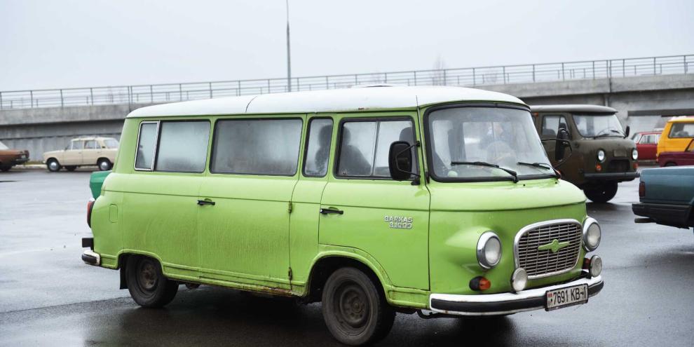 SYMBOLBILD: Ein Filmemacher stellt auf YouTube den DDR-Transporter Barkas B1000 vor. Welche Vorteile hatte er gegenüber dem westdeutschen VW-Bus? Wie erging es dem Fahrzeug nach der Wende?