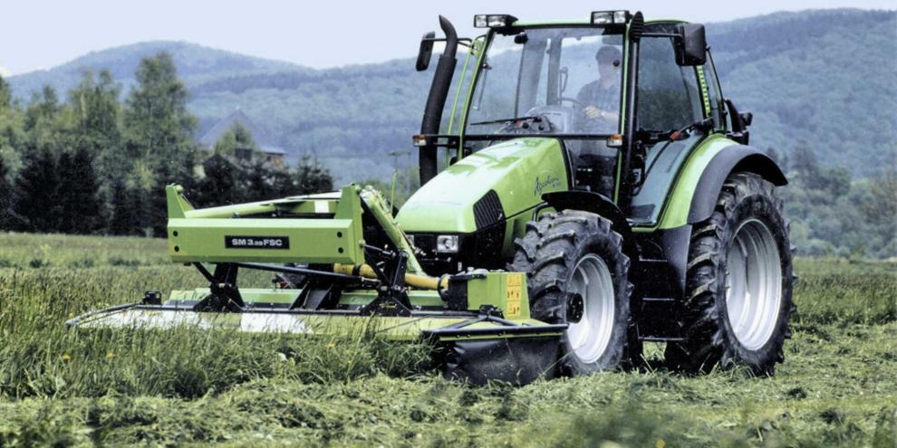 Der Agrotron löste 1995 die Baureihe AgroStar ab – mit großen Startschwierigkeiten. Großer Kritikpunkt war der Motor mit Wasserkühlung.