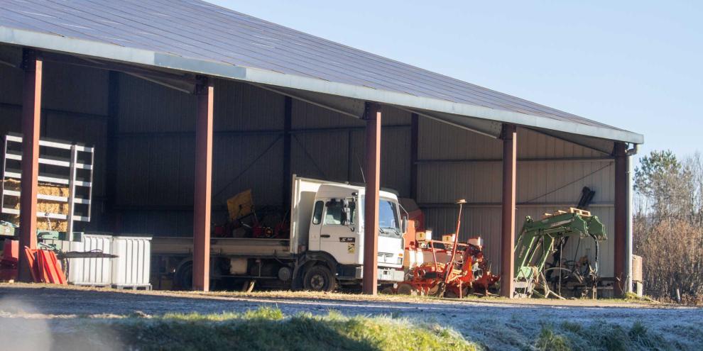 Lagerhalle-AdobeStock_1178750155