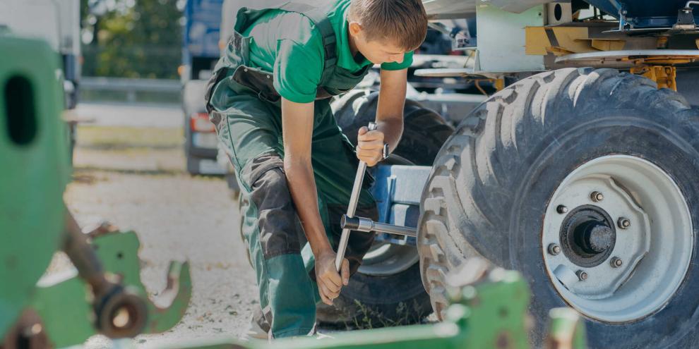 Traktor-Wartung-AdobeStock_660623161