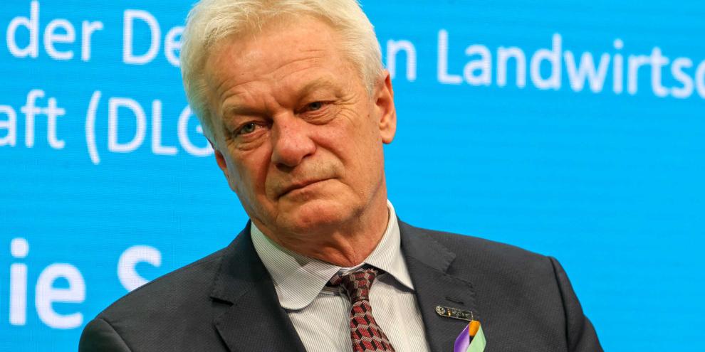 Bundesländer, Agrarrechtler und Umweltstaatssekretär Jochen Flasbarth erwarten von Bundesagrarminister Alois Rainer schnell eine neue Düngeverordnung.