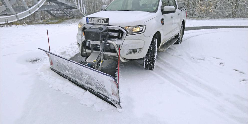 Rontex bietet Schneeschild-Anbaulösungen für verschiedene Fahrzeugtypen.