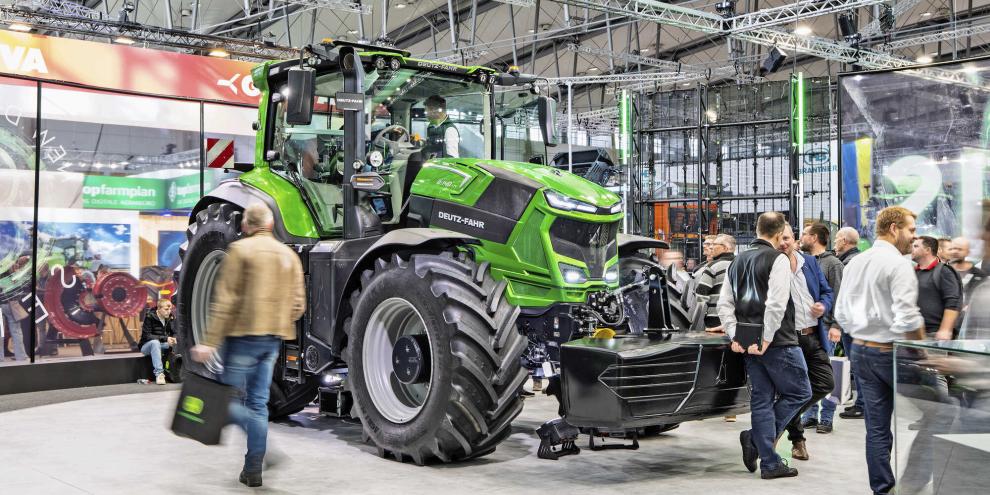 Mit dem Deutz-Fahr 8310 hat der Hersteller aus Lauingen auf der Agritechnica seine neue Serie 8 vorgestellt.
