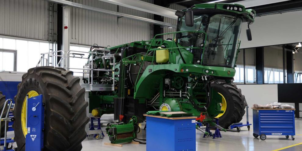 Im neuen„Competence Center used“ von John Deere sollen gebrauchte Erntemaschinen komplett aufbereitet und mit entsprechenden neuen Teilen versehen werden.
