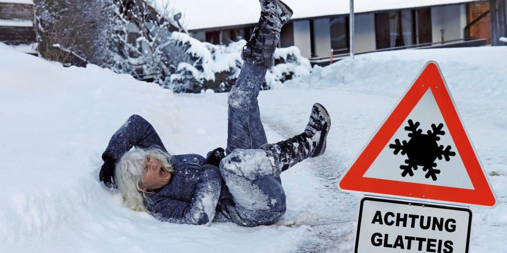 Sturz-Glatteis-AdobeStock_1873480561