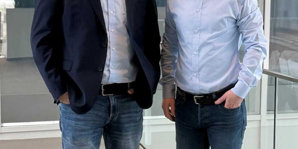 Kevin Fischer (re., Gebietsverkaufsleiter für Schleswig-Holstein) mit Durgay Kurt (Leiter Vertrieb Fachhandel Deutschland).