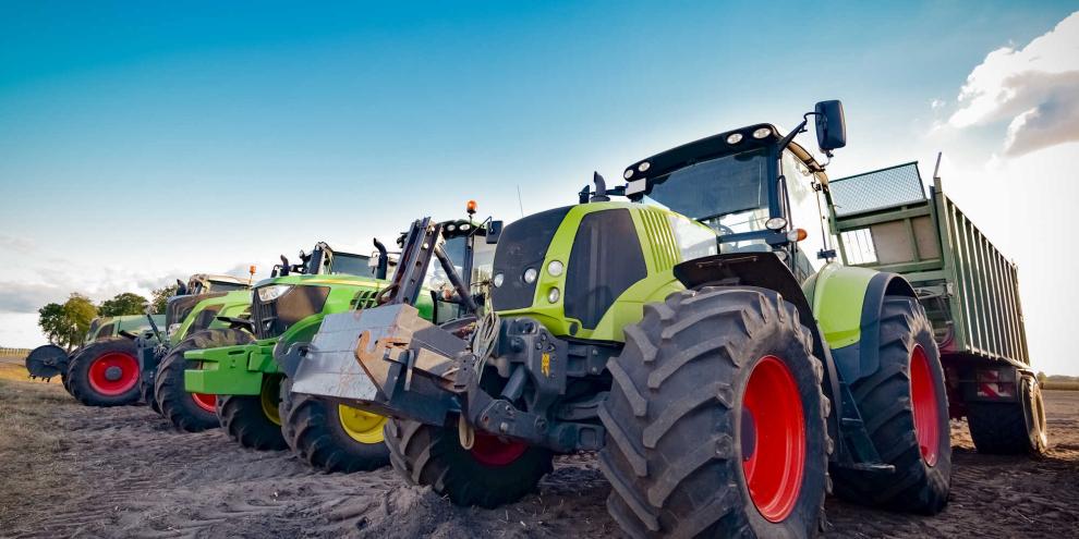 Hinter den bekannten Traktormarken verbirgt sich eine starke Konzernstruktur: Wie schneiden AGCO, CNH und Deere bei den Neuzulassungen auf Konzernebene ab?