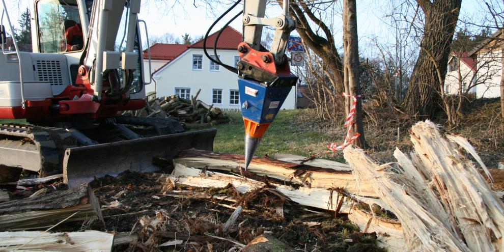Der Kleine Drexler hat bei seinem Kegelspalter den Kegel durch einen Erdbohrer und einen Forstnerbohrer ausgetauscht. (Symbolbild)