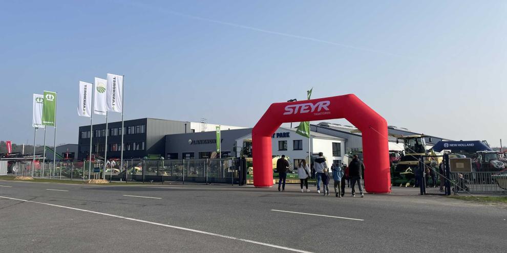 Neues Logo, neue Marken, neue Strategie: Mit einer Großausstellung in Emsbüren feiert Lankhorst den Wechsel zu CNH.