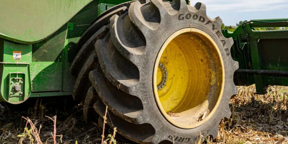 Der Goodyear LSW1400/30R46 ist der größte landwirtschaftlich Reifen der Welt.