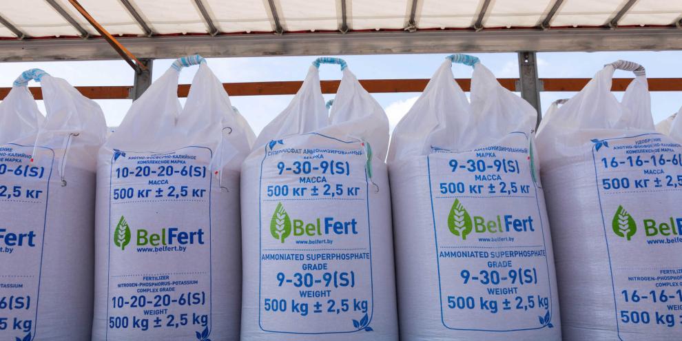 Düngersäcke-AdobeStock_763049547