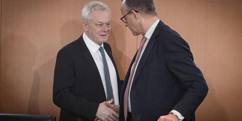 CSU-Forstminister Alois Rainer und Bundeskanzler Friedrich Merz (CDU) machen Waldbauern Hoffnungen auf weitere Erleichterungen bei der EU-Entwaldungsverordnung.