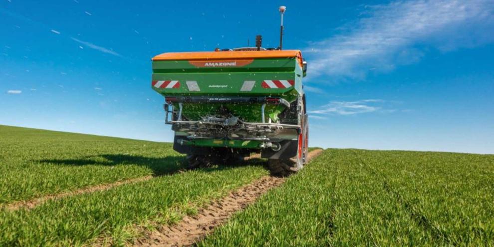 Der Amazone ZA-TS 01 AutoSpread wurde auf der Agritechnica 2025 als Farm Machine 2026 in der Kategorie Bestandesführung ausgezeichnet.