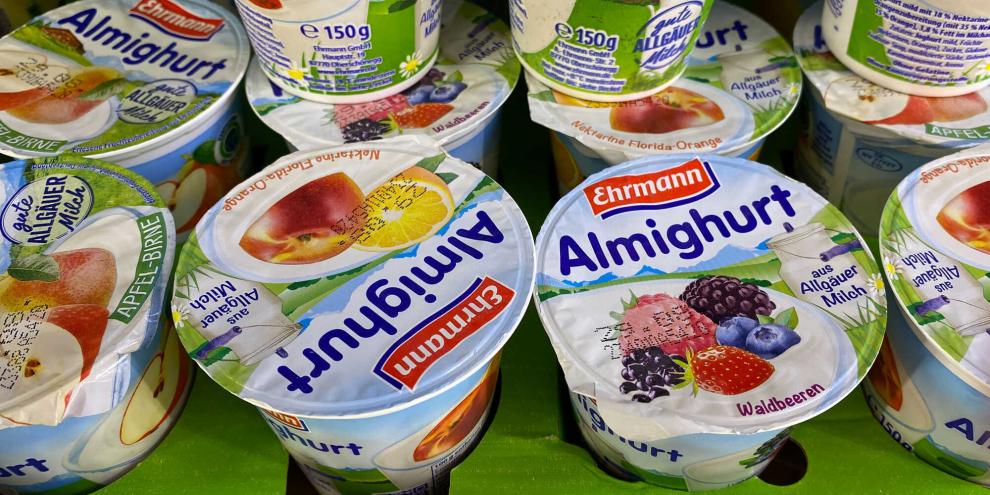 Joghurt von Ehrmann im Einzelhandel.