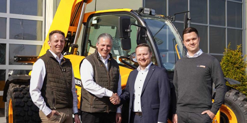 V.li.n.re.: Sönke Claussen (Regional Manager JCB Deutschland), Marc Zimmermann (Sales Manager Agrar - JCB Deutschland), Martin Drewes (Geschäftsführer easyTraktor), Frederik Buhrke (Account Manager easyTraktor).