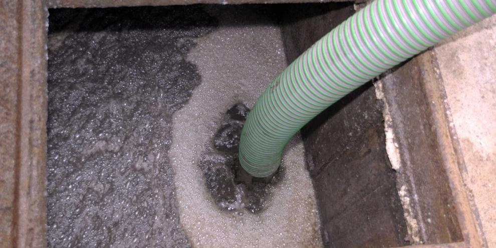 Ein 45-jähriger Bauer wurde tot in einer Güllegrube gefunden. Nun ermittelt die Berufsgenossenschaft, zusammen mit der Kripo Erding. (Symbolbild)