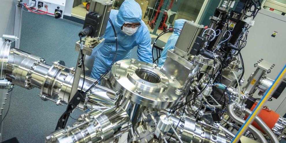 Forscher der nationalen Wissenschaftsorganisation (CSIRO) entwickeln in ihrem Labor, gemeinsam mit der RMIT University und der University of Melbourne, Prototypen von Quantenbatterien.