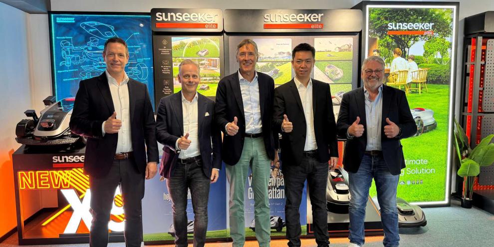 V.li.n.re.: Ralf-Peter Matthies (Foras-Geschäftsführer), Torsten Bollweg (CEO EMEA bei Sunseeker Robotics), Holger Wachholtz (Foras-Geschäftsführer), Terry Ma (Gründer von Sunseeker), Horst Martens (Sales Director Specialized Trade DACH bei Sunseeker Robotics).