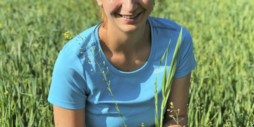 Marlene Gruber bewirtschaftet gemeinsam mit ihrer Schwester Lucia einen Bioland-Ackerbaubetrieb in Niederbayern. Auf Youtube und Facebook berichten sie über ihre Arbeit. Für agrarheute schreiben sie regelmäßig in unserer Kolumne „Kopfdünger“.
