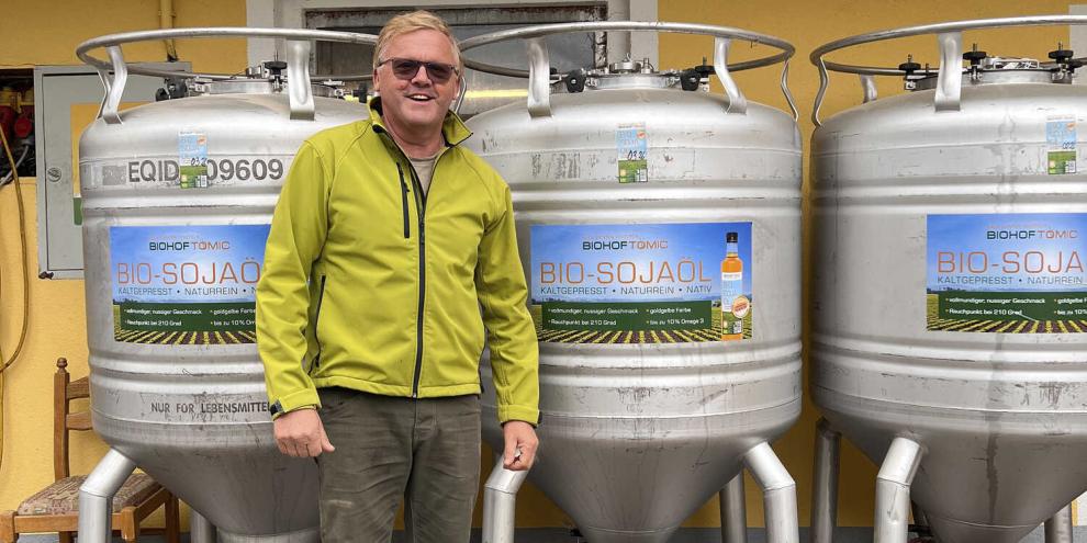Der Biohof Tomic beliefert auch die Gastronomie mit frischem Sojaöl. Aufgrund seiner Hitzestabilität und neutralen Eigenschaften ist es als hochwertige Alternative für professionelle Küchen sehr beliebt.